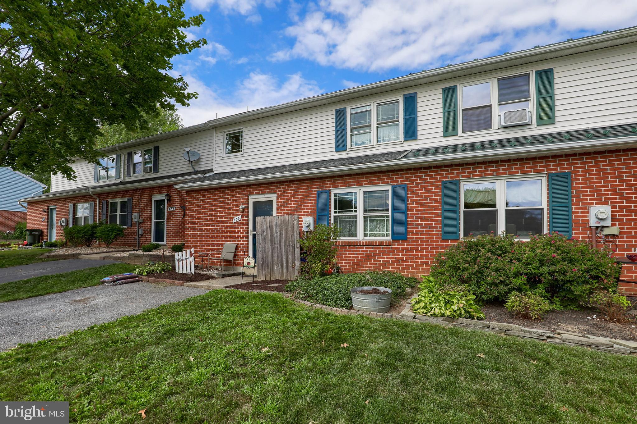 465 Crosswinds Drive Lititz, PA 17543 - Photo 4 of 30 a backyard of a house with seating space