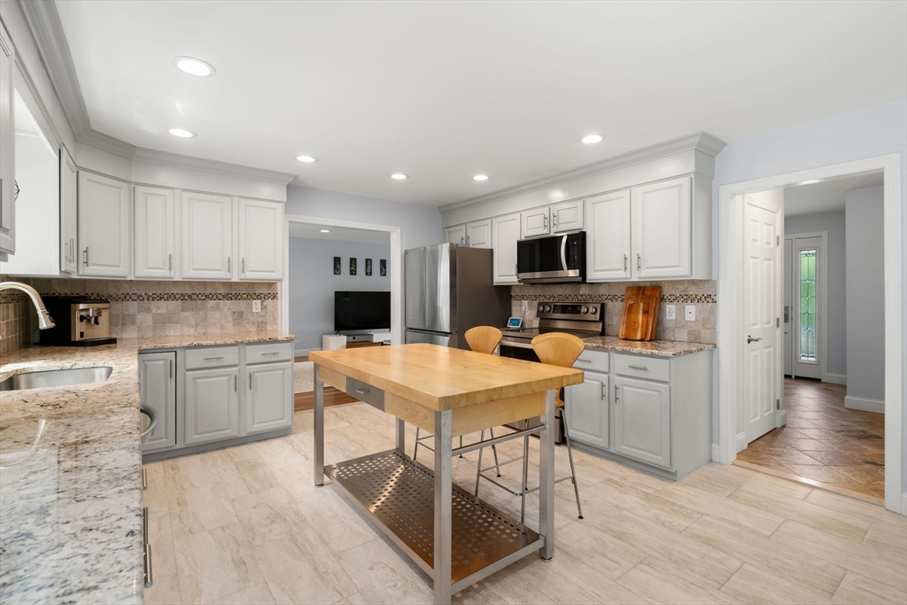 5 Patrick Circle Stoneham, MA 02180 - Photo 13 of 40