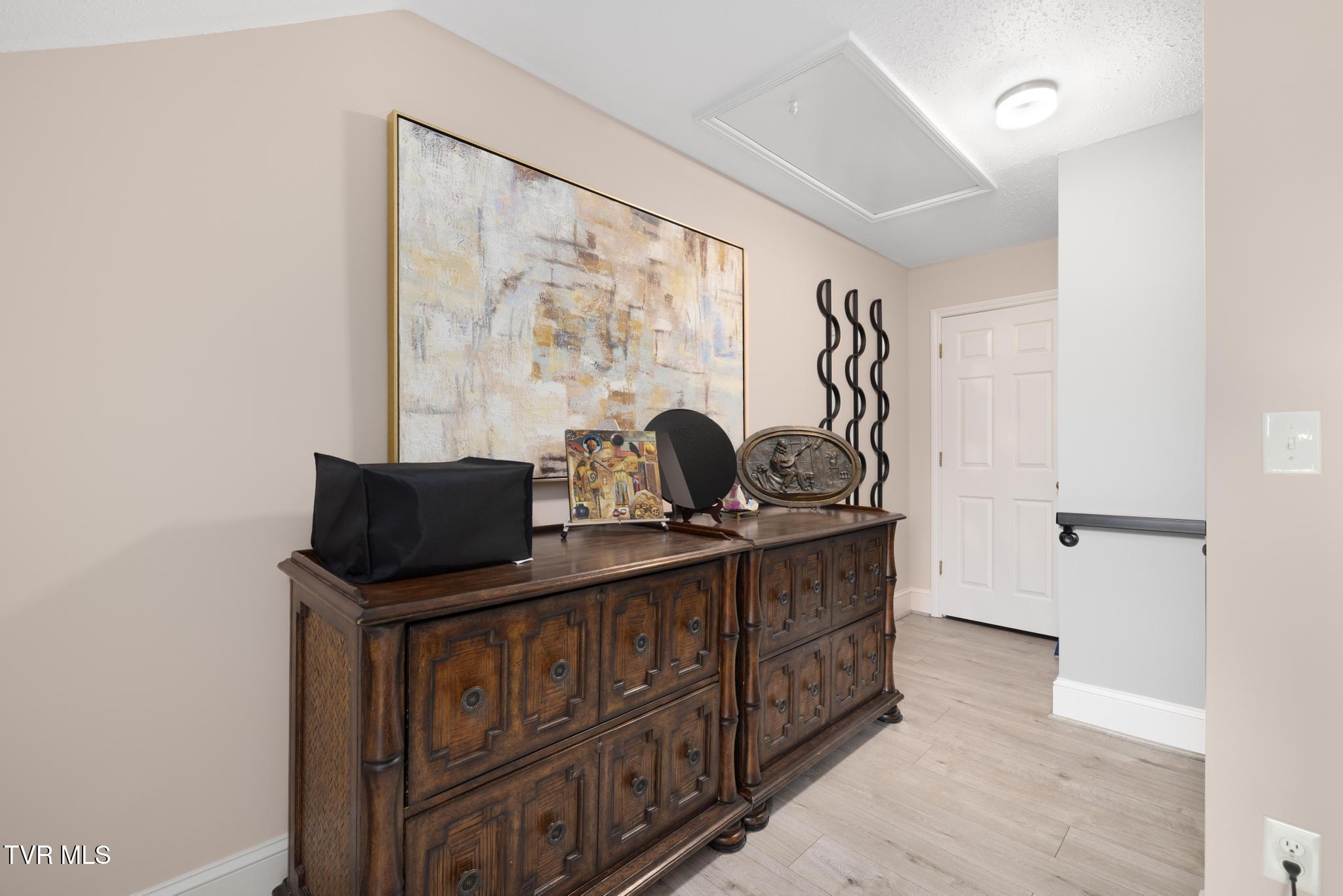 112 Barberry Road, Unit 40 Johnson City, TN 37604 - Photo 20 of 35 Upstairs hallway