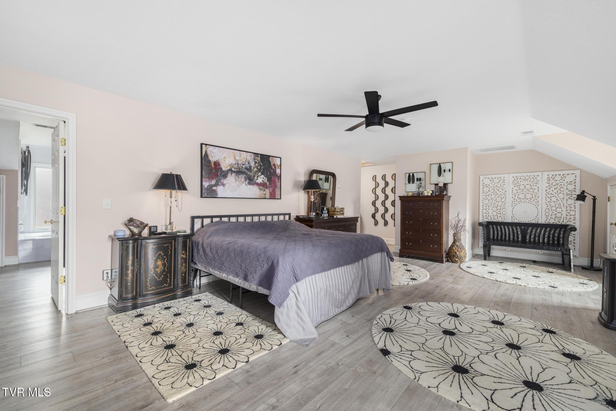 112 Barberry Road, Unit 40 Johnson City, TN 37604 - Photo 23 of 35 Primary bedroom