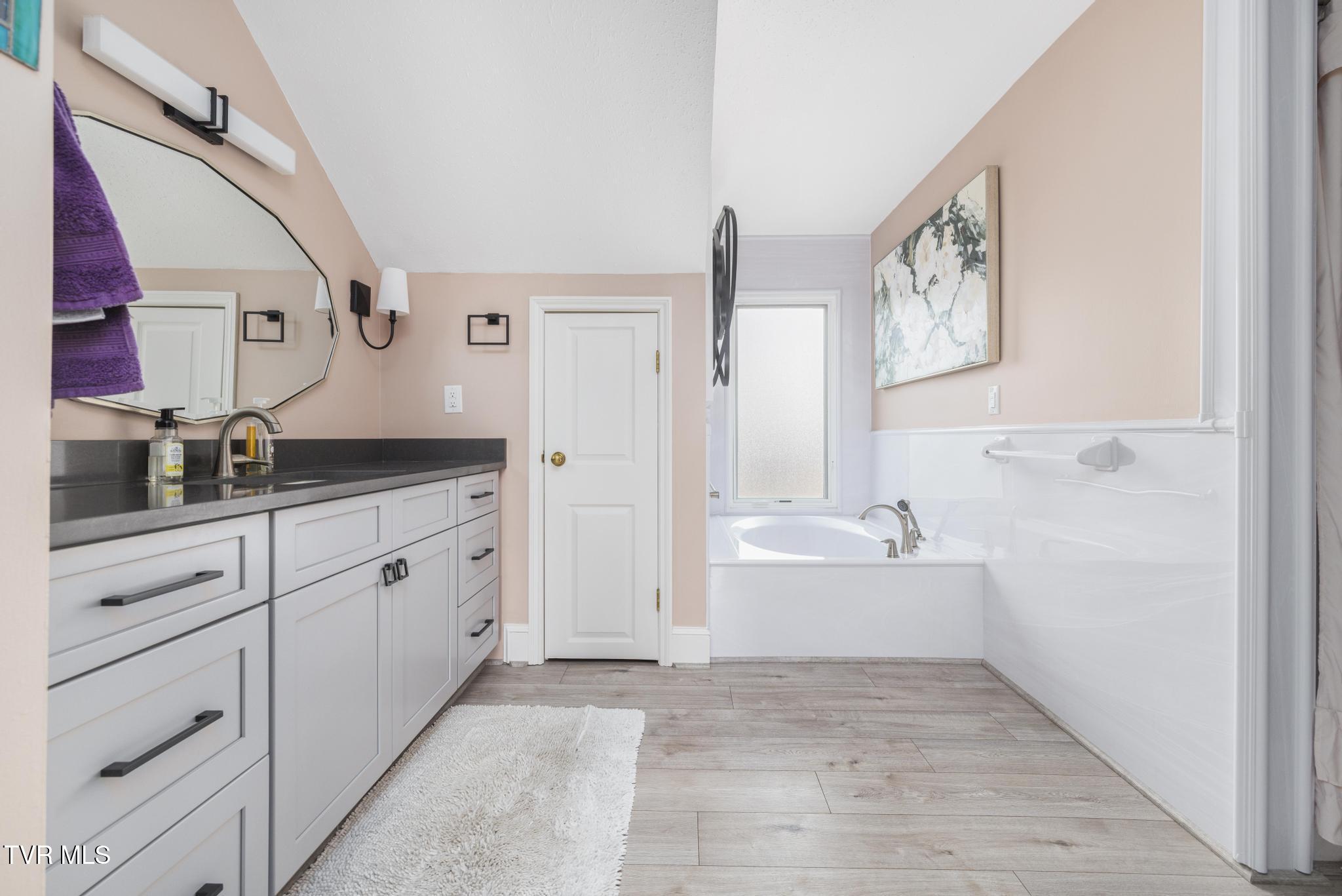 112 Barberry Road, Unit 40 Johnson City, TN 37604 - Photo 24 of 35 Primary bathroom