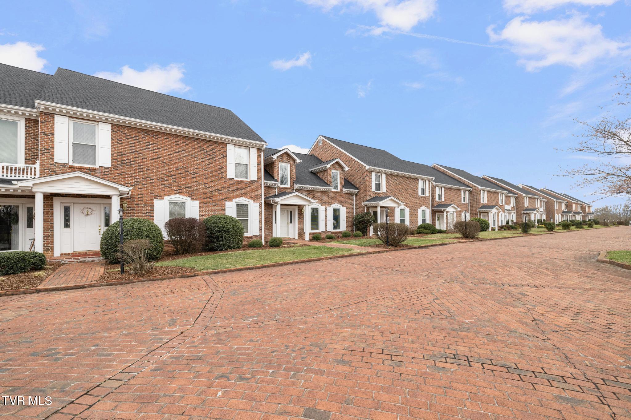 112 Barberry Road, Unit 40 Johnson City, TN 37604 - Photo 34 of 35 Brick driveway