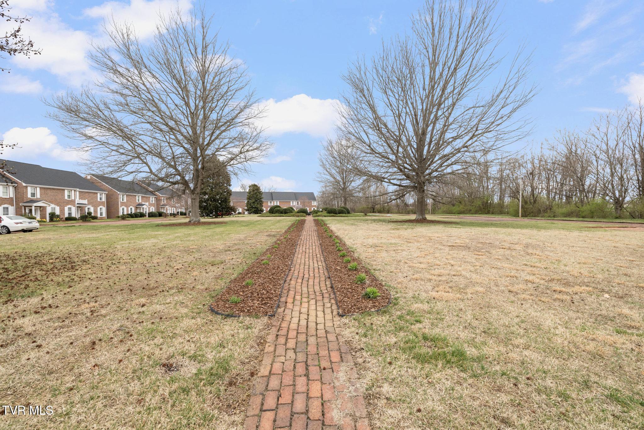 112 Barberry Road, Unit 40 Johnson City, TN 37604 - Photo 35 of 35 Green space