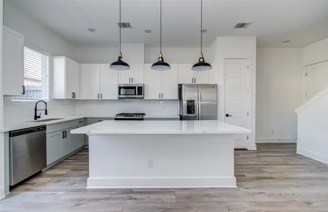 $370,000 | 2054 Johanna Drive, Houston, TX 77055