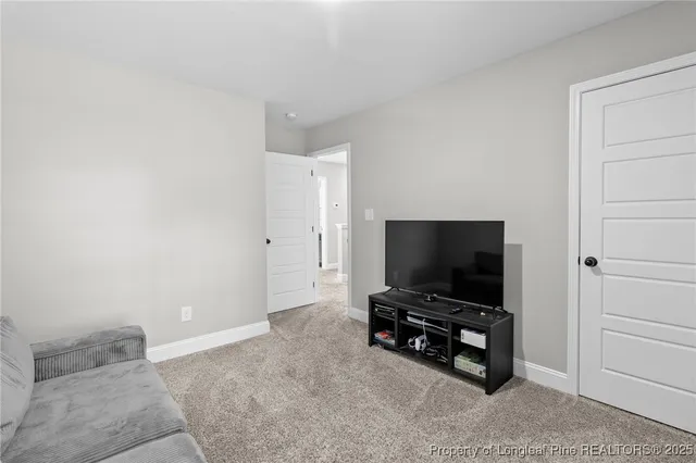 $2,300 | 101 East 6th Avenue, Raeford, NC 28376