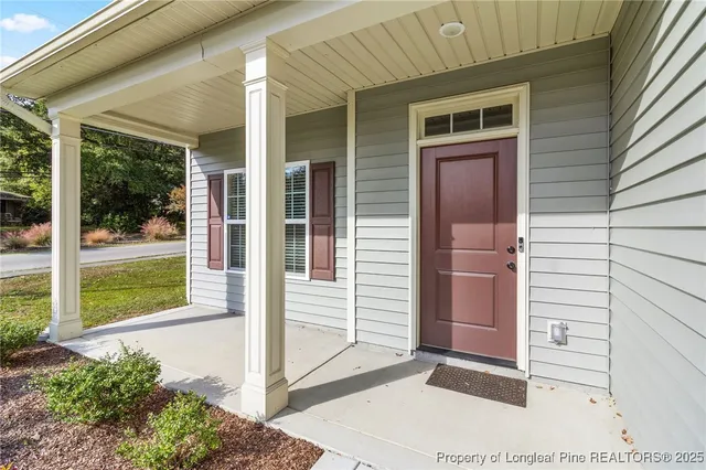 $2,300 | 101 East 6th Avenue, Raeford, NC 28376