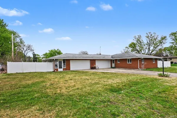 $255,000 | 53050 Crestview Drive, South Bend, IN 46635