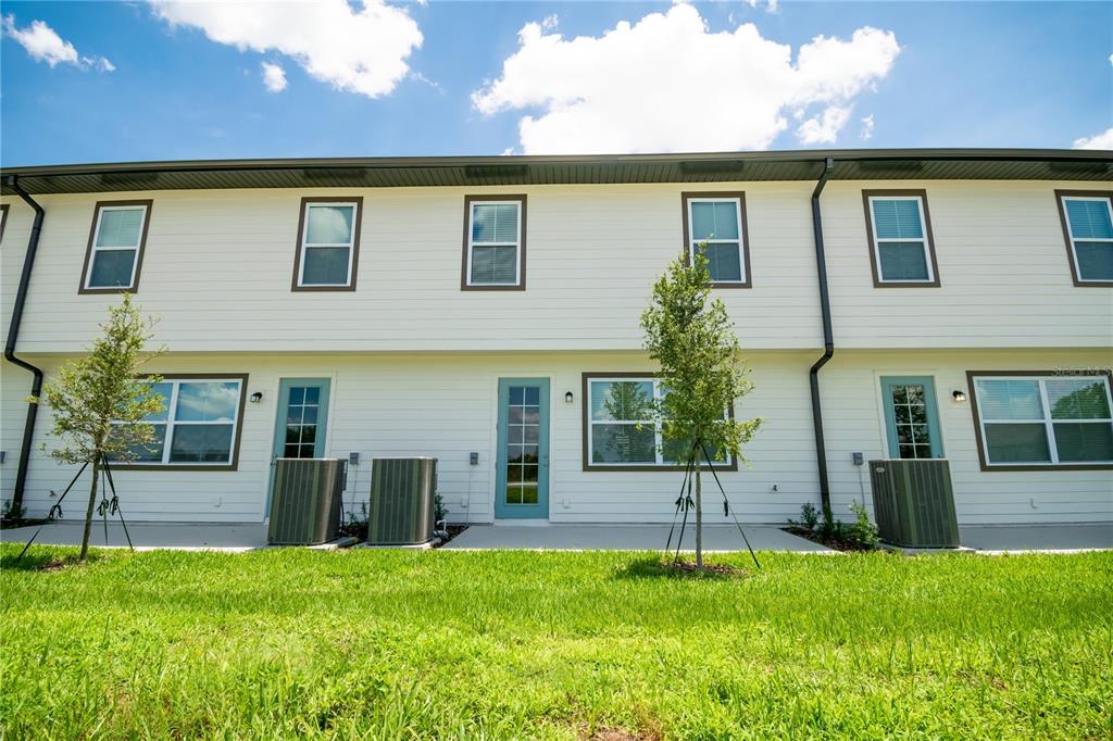 947 Conch Road Davenport, FL 33896 - Photo 19 of 20 a backyard of a house with seating space