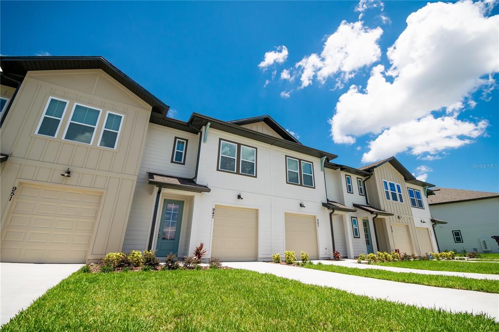 947 Conch Road Davenport, FL 33896 - Photo 2 of 20 a front view of a house with a yard