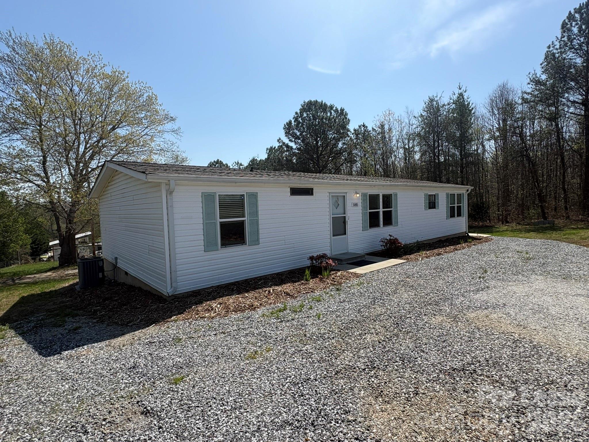 5185 Dysartsville Road Morganton, NC 28655 - Photo 2 of 15