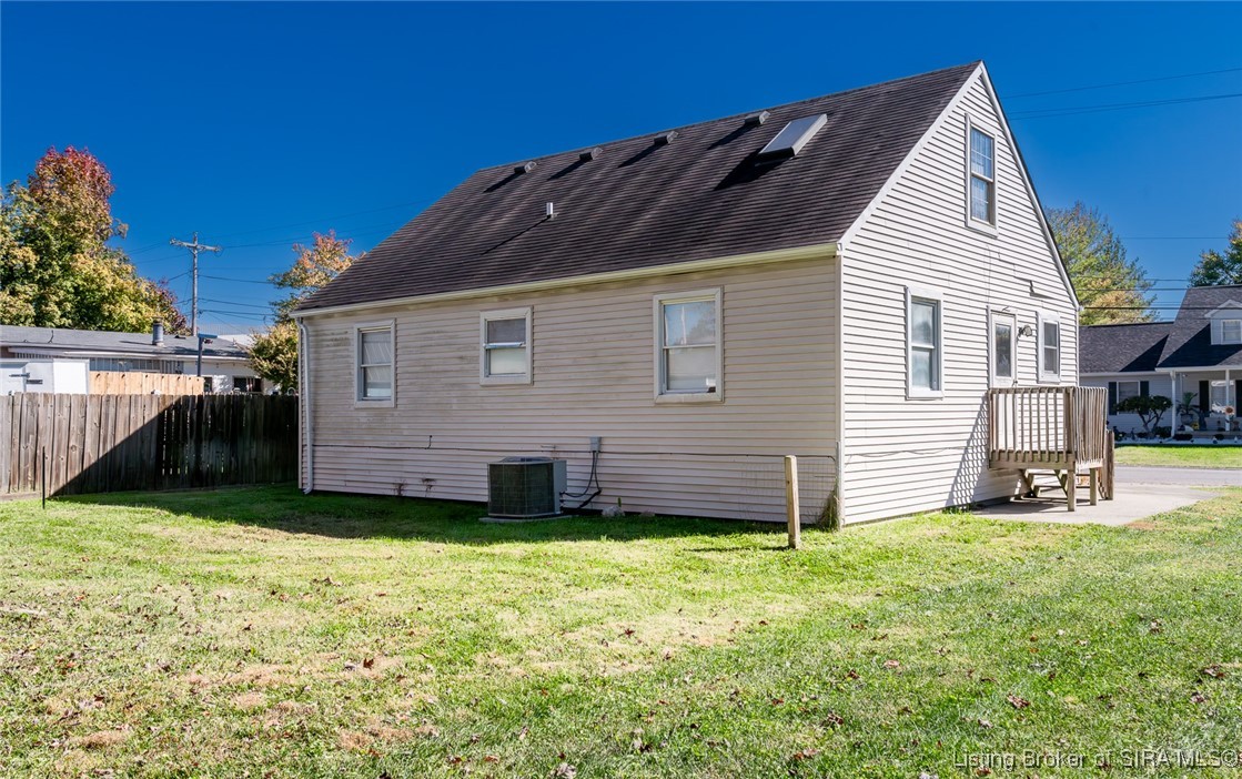 3941 Carver Street New Albany, IN 47150 - Photo 4 of 45