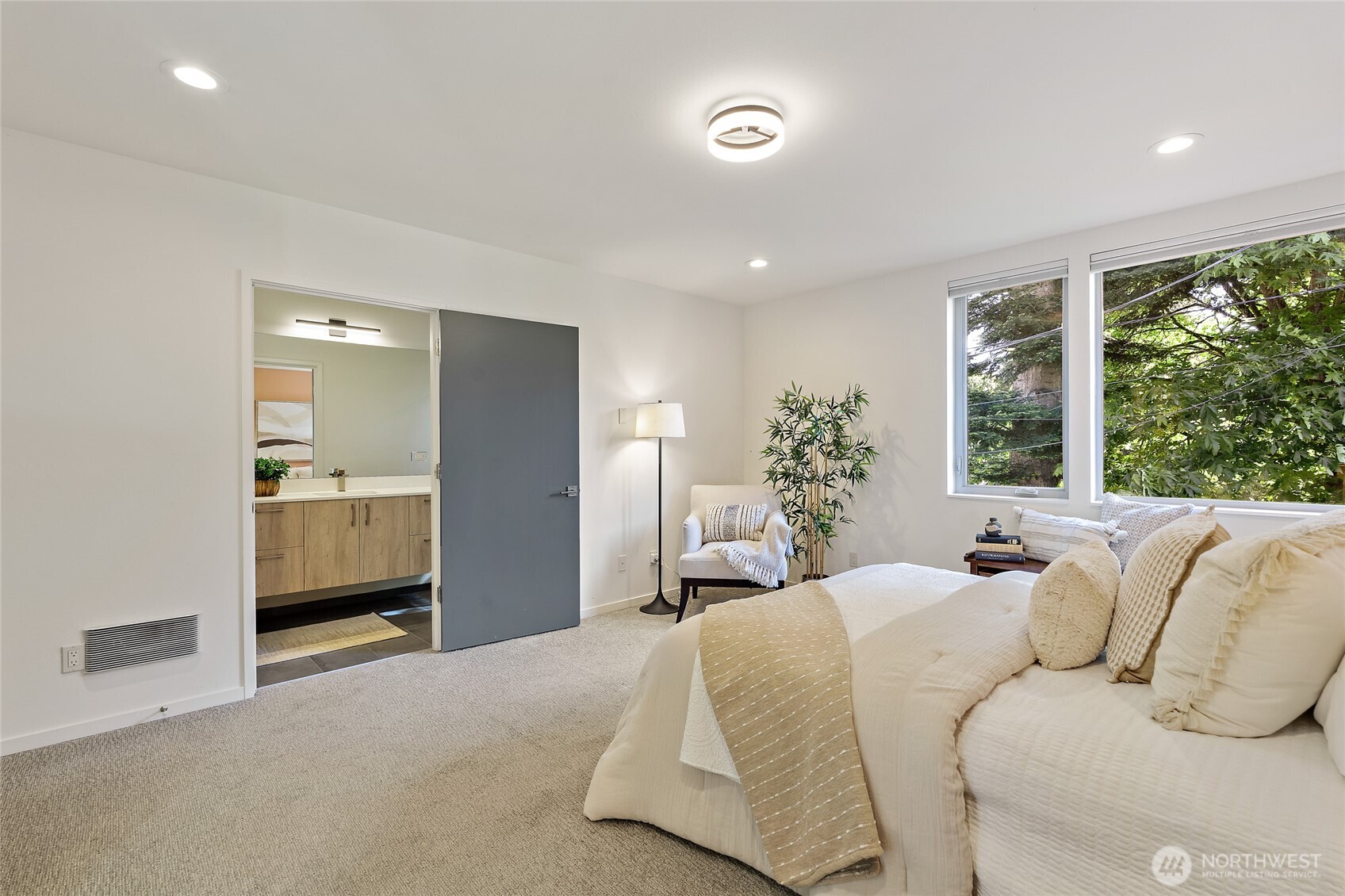 8424 24th Avenue Southwest Seattle, WA 98106 - Photo 18 of 39