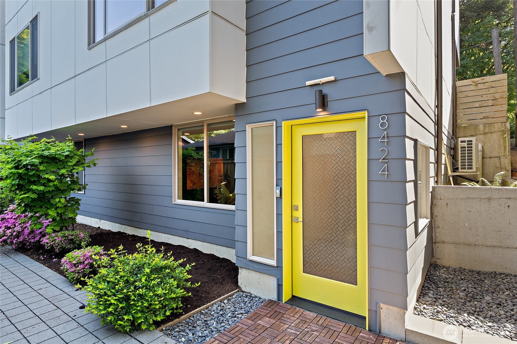 8424 24th Avenue Southwest Seattle, WA 98106 - Photo 2 of 39