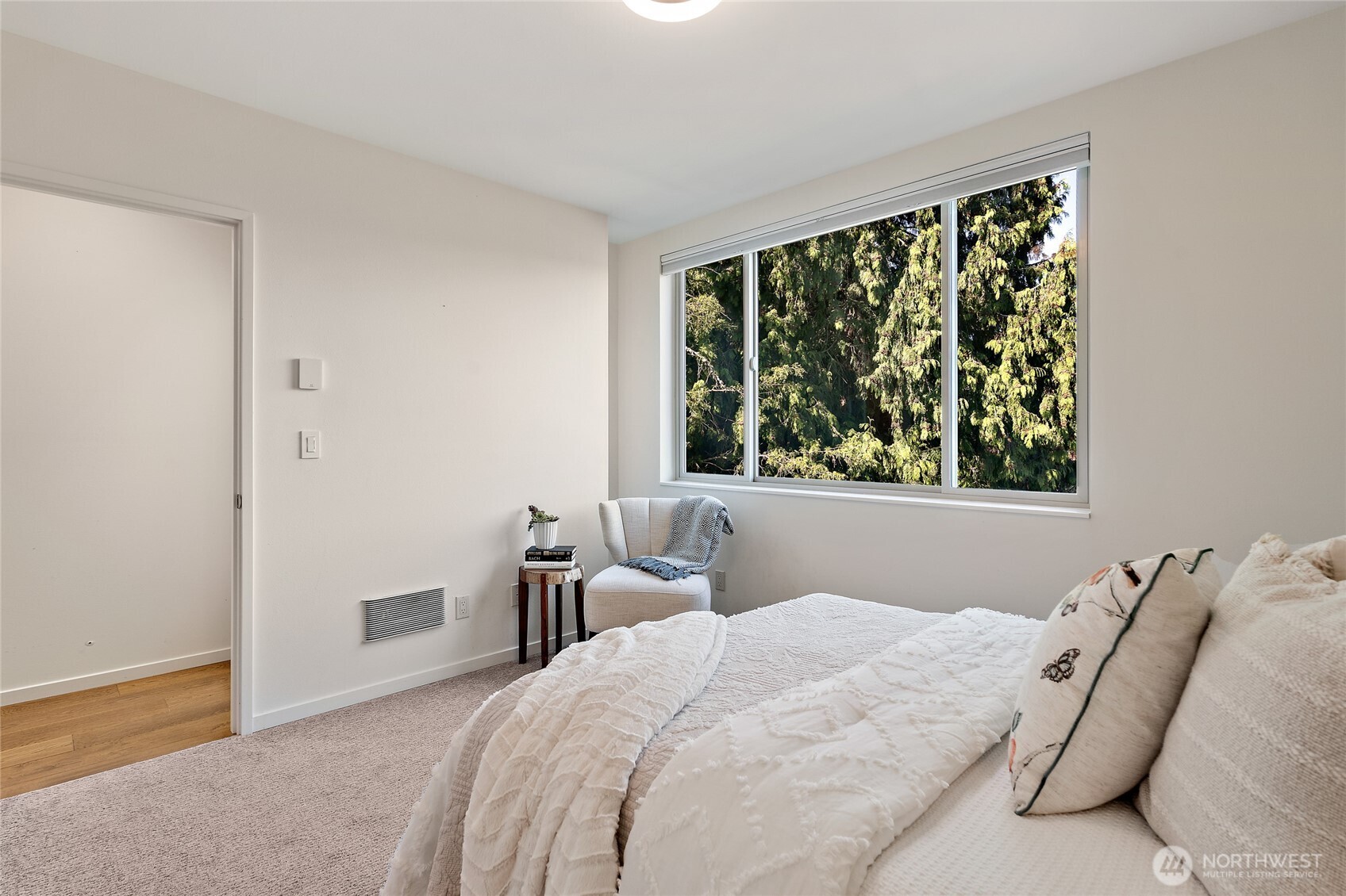 8424 24th Avenue Southwest Seattle, WA 98106 - Photo 25 of 39