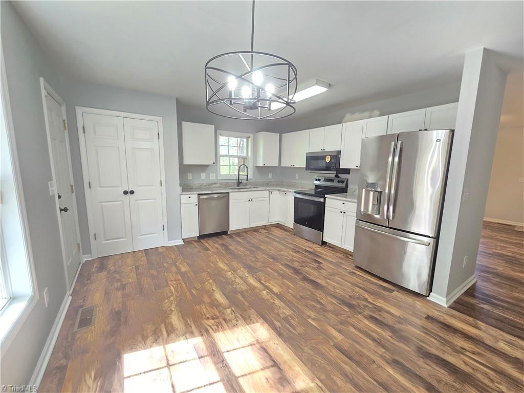 627 Kenneth Road Greensboro, NC 27455 - Photo 5 of 24 Gallery Image 5