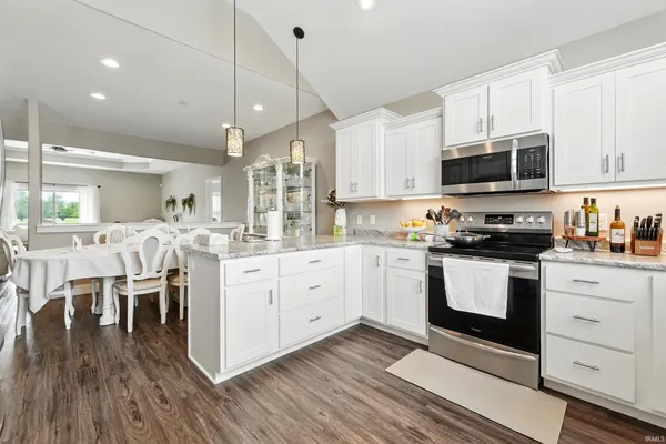 $425,000 | 17009 Hamptons Parkway, Woodburn, IN 46797