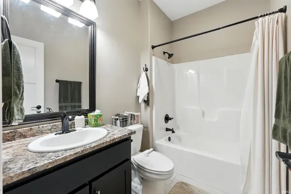 $425,000 | 17009 Hamptons Parkway, Woodburn, IN 46797