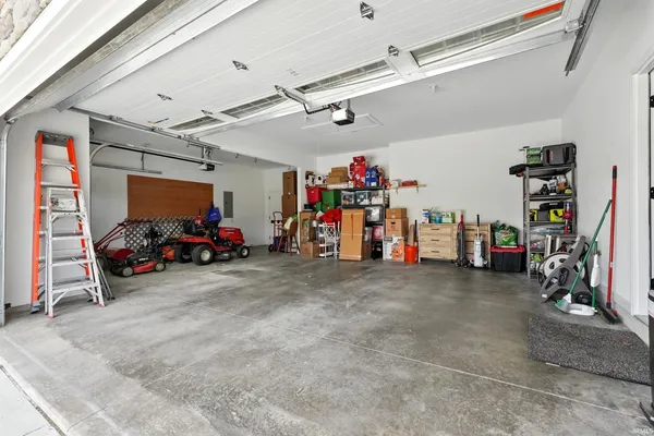 $425,000 | 17009 Hamptons Parkway, Woodburn, IN 46797