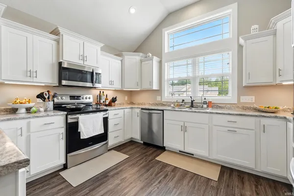 $425,000 | 17009 Hamptons Parkway, Woodburn, IN 46797