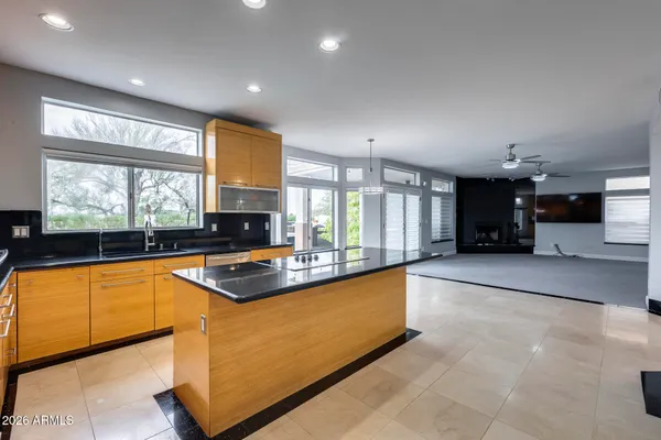 $995,900 | 13210 North 13th Street, Phoenix, AZ 85022