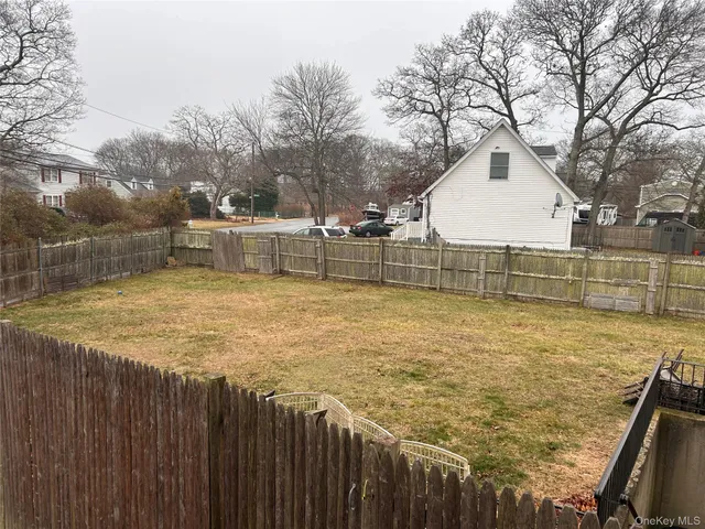 $579,000 | 194 East Parkview Drive, Shirley, NY 11967