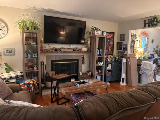 $579,000 | 194 East Parkview Drive, Shirley, NY 11967