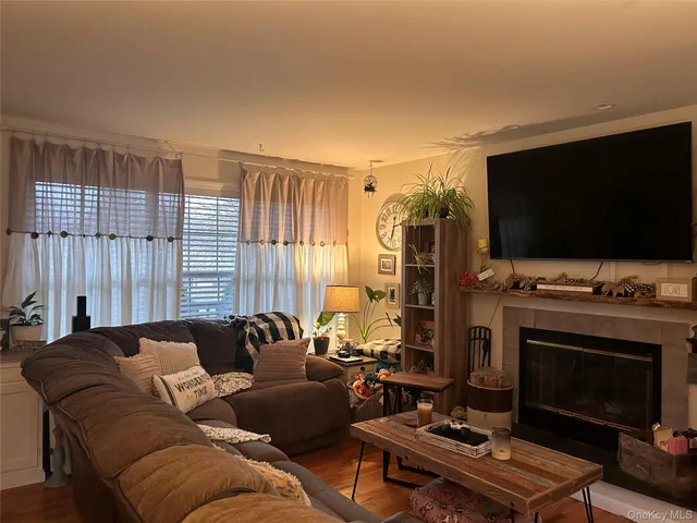 $579,000 | 194 East Parkview Drive, Shirley, NY 11967