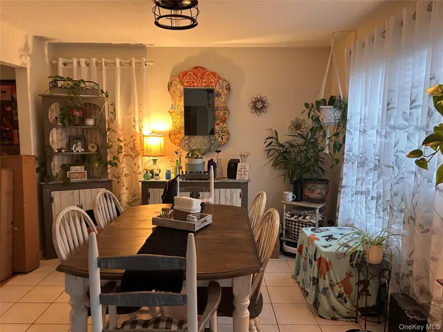 $579,000 | 194 East Parkview Drive, Shirley, NY 11967