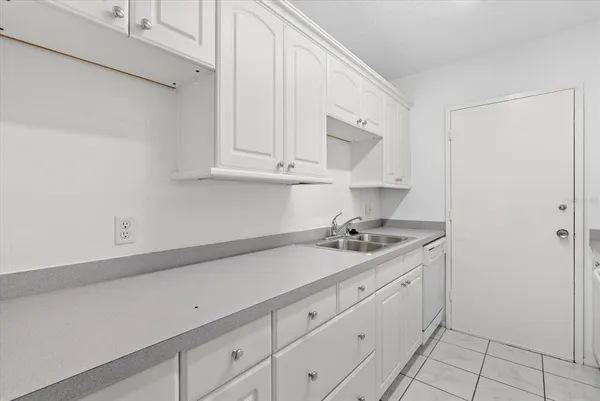 $419,000 | 4822 Ocean Boulevard, Unit 11E, Sarasota, FL 34242