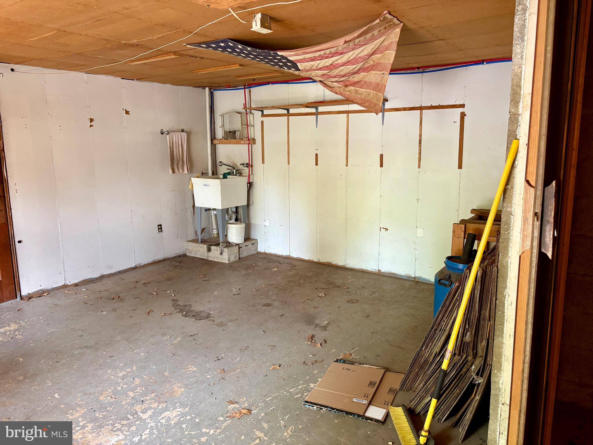 5536 Bossler Road Elizabethtown, PA 17022 - Photo 31 of 43 Garage One