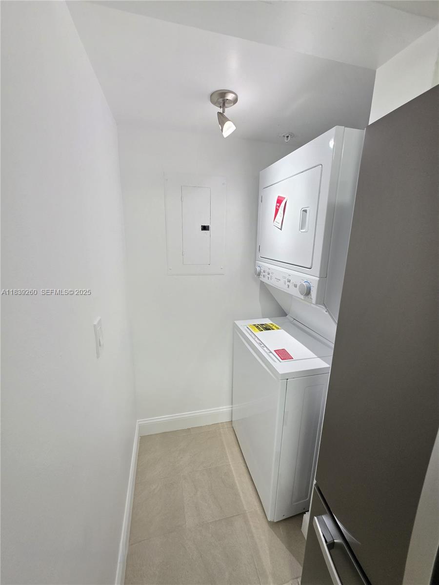 2620 South University Drive, Unit 111 Davie, FL 33328 - Photo 18 of 49 a utility room with dryer and washer