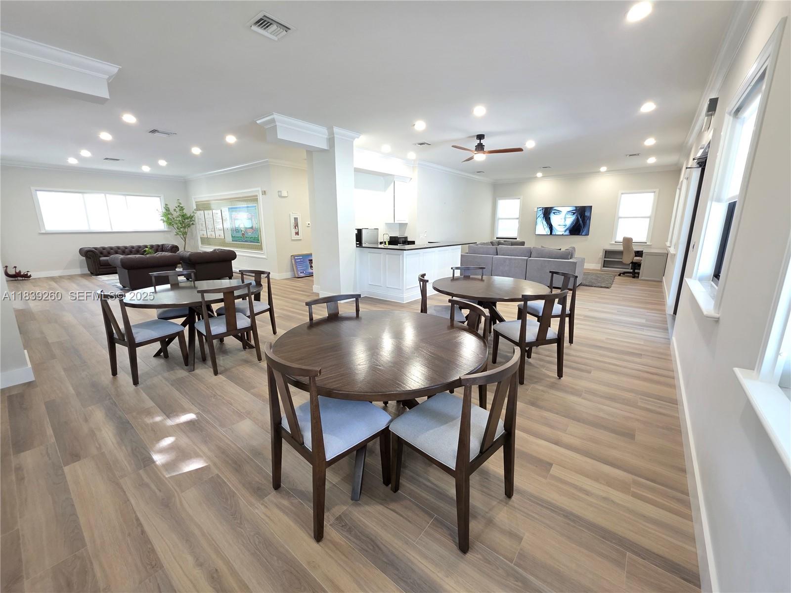 2620 South University Drive, Unit 111 Davie, FL 33328 - Photo 35 of 49 Clubhouse