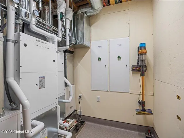 $24,900,000 | 637 North Broadway, Saratoga Springs, NY 12866