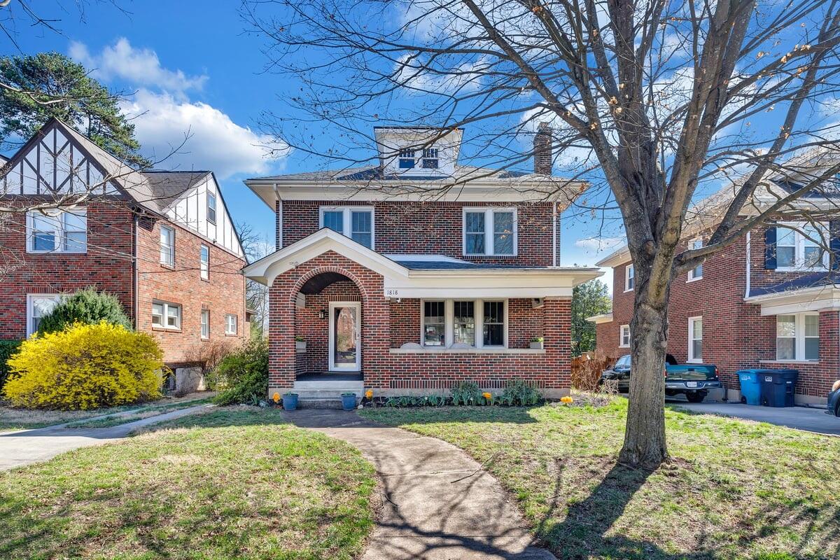 1818 Mt Vernon Road Southwest Roanoke, VA 24015 - Photo 1 of 44 Front