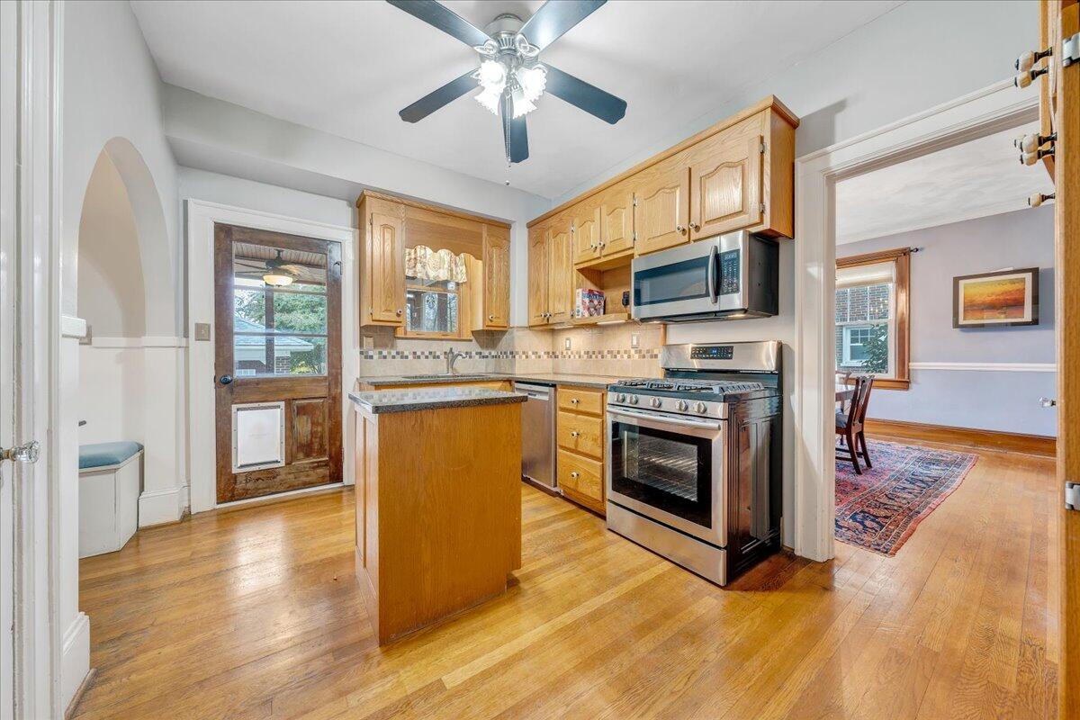 1818 Mt Vernon Road Southwest Roanoke, VA 24015 - Photo 15 of 44 Kitchen