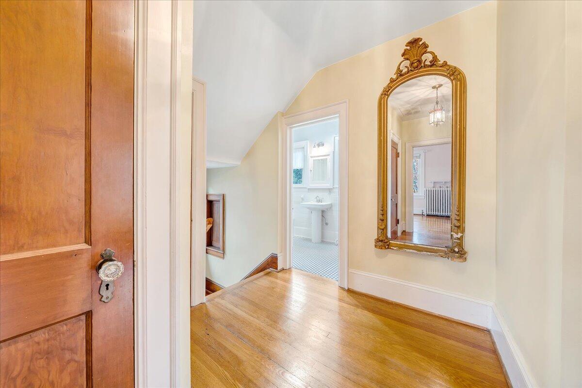 1818 Mt Vernon Road Southwest Roanoke, VA 24015 - Photo 19 of 44 Upper level hallway