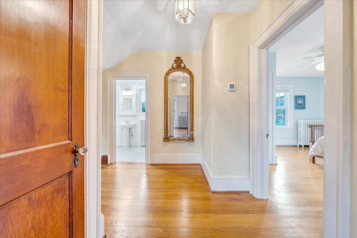 1818 Mt Vernon Road Southwest Roanoke, VA 24015 - Photo 20 of 44 Upper level hallway