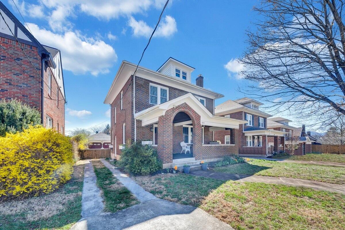 1818 Mt Vernon Road Southwest Roanoke, VA 24015 - Photo 2 of 44 Front