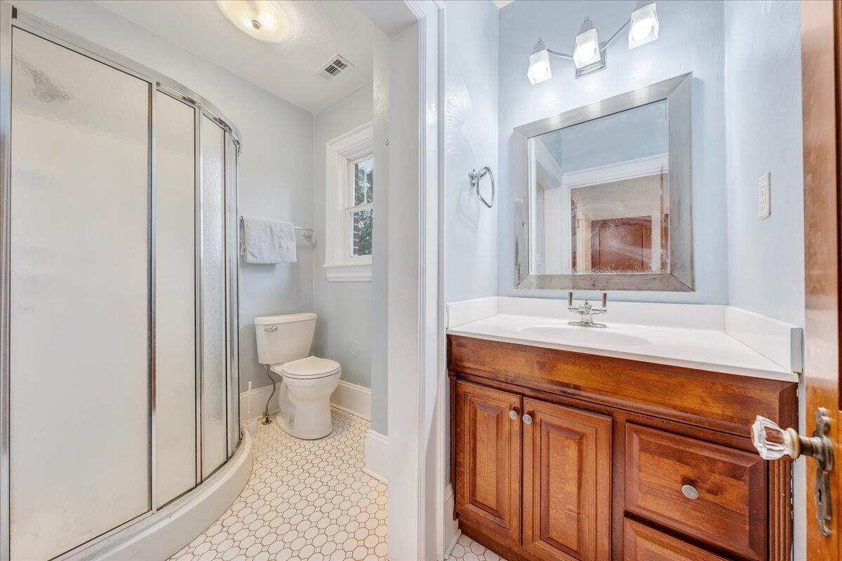 1818 Mt Vernon Road Southwest Roanoke, VA 24015 - Photo 23 of 44 Master Bath