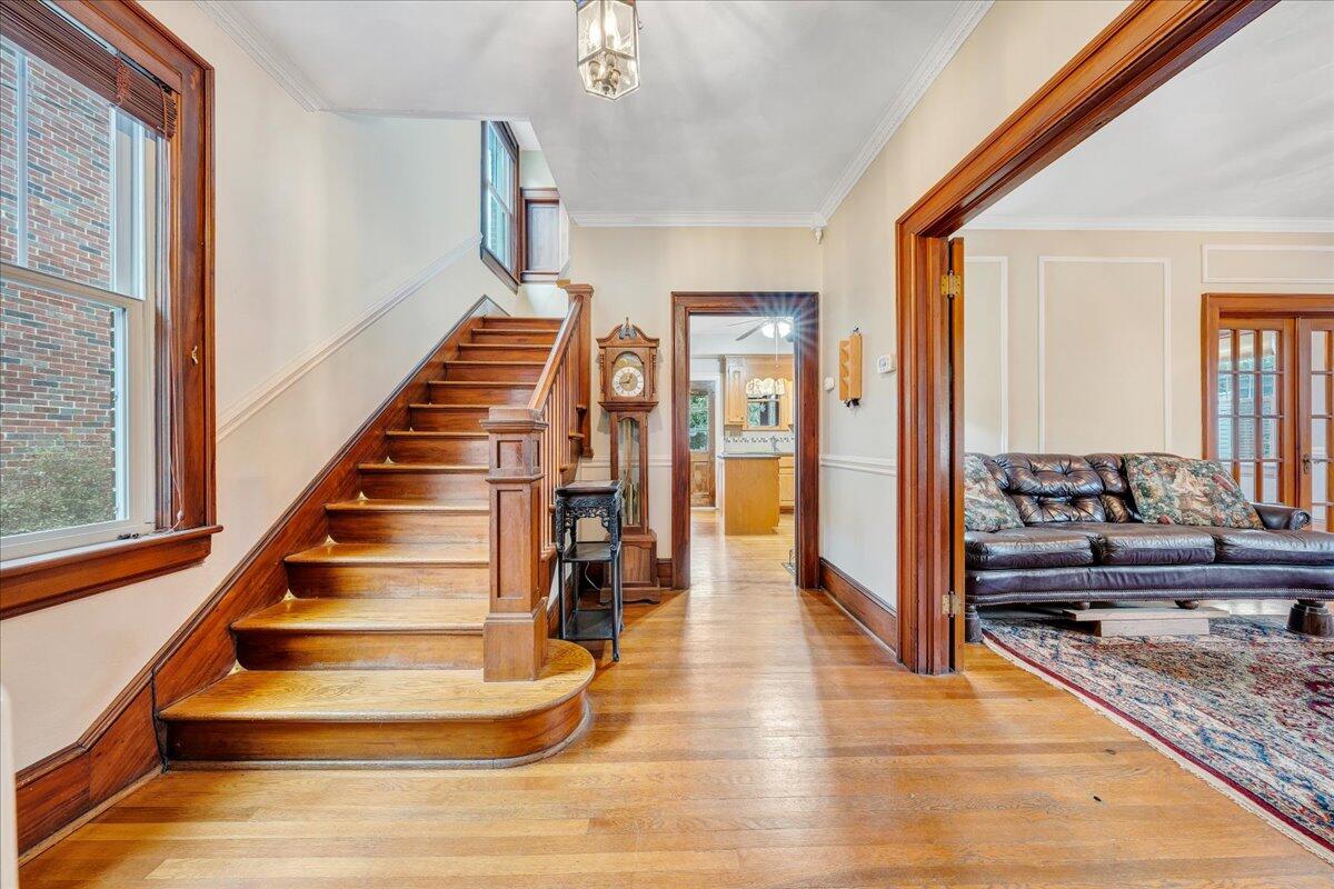 1818 Mt Vernon Road Southwest Roanoke, VA 24015 - Photo 6 of 44 Foyer