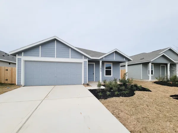 $1,800 | 15675 Plum Brk Drive, Conroe, TX 77303