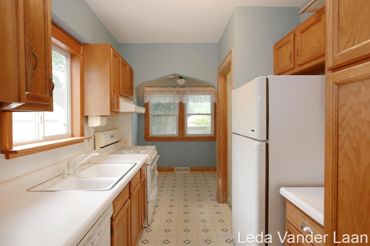 2917 Coolidge Road Muskegon, MI 49441 - Photo 8 of 21 IMG_8295