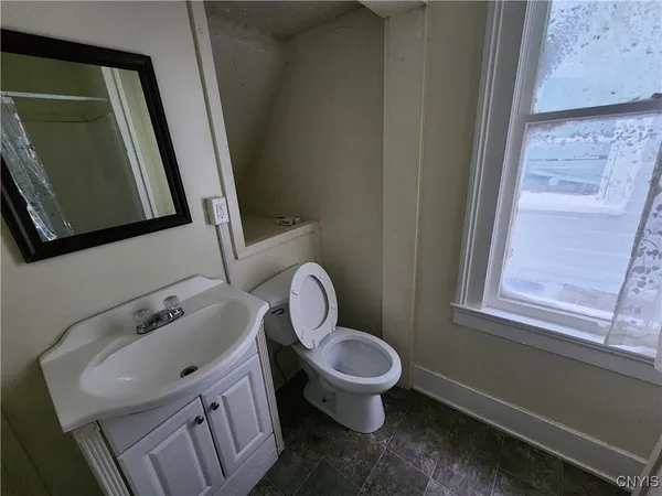 $1,600 | 137 West Schuyler Street, Oswego, NY 13126