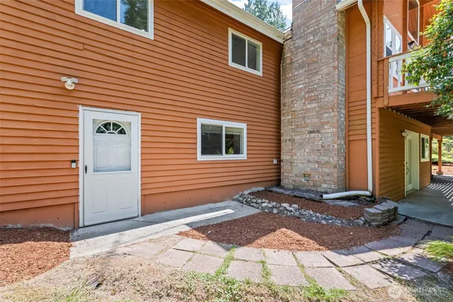 $899,999 | 12170 Viewcrest Place Northeast, Bainbridge Island, WA 98110