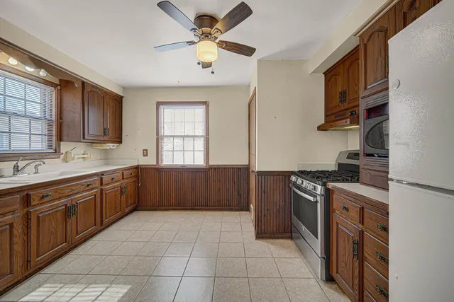 $249,000 | 248 Adelaide Place, Munster, IN 46321