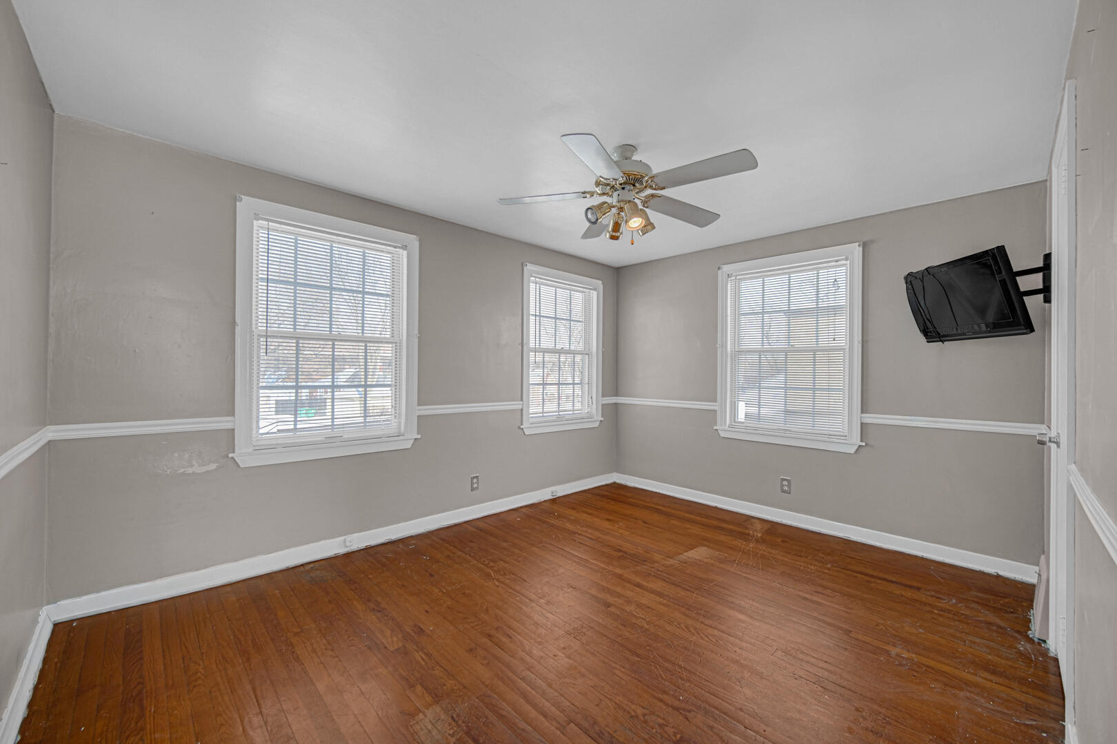 248 Adelaide Place Munster, IN 46321 - Photo 18 of 28 a view of a livingroom with a flat screen tv