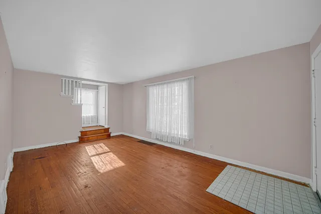 $249,000 | 248 Adelaide Place, Munster, IN 46321