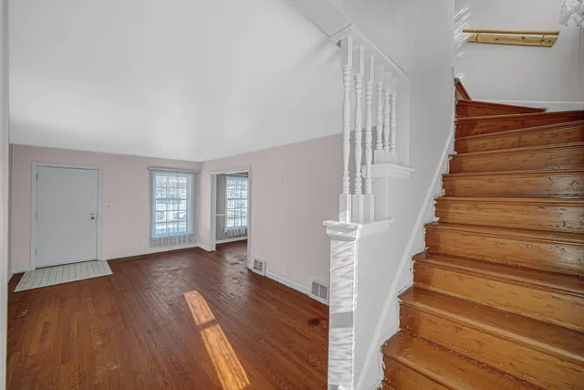 $249,000 | 248 Adelaide Place, Munster, IN 46321