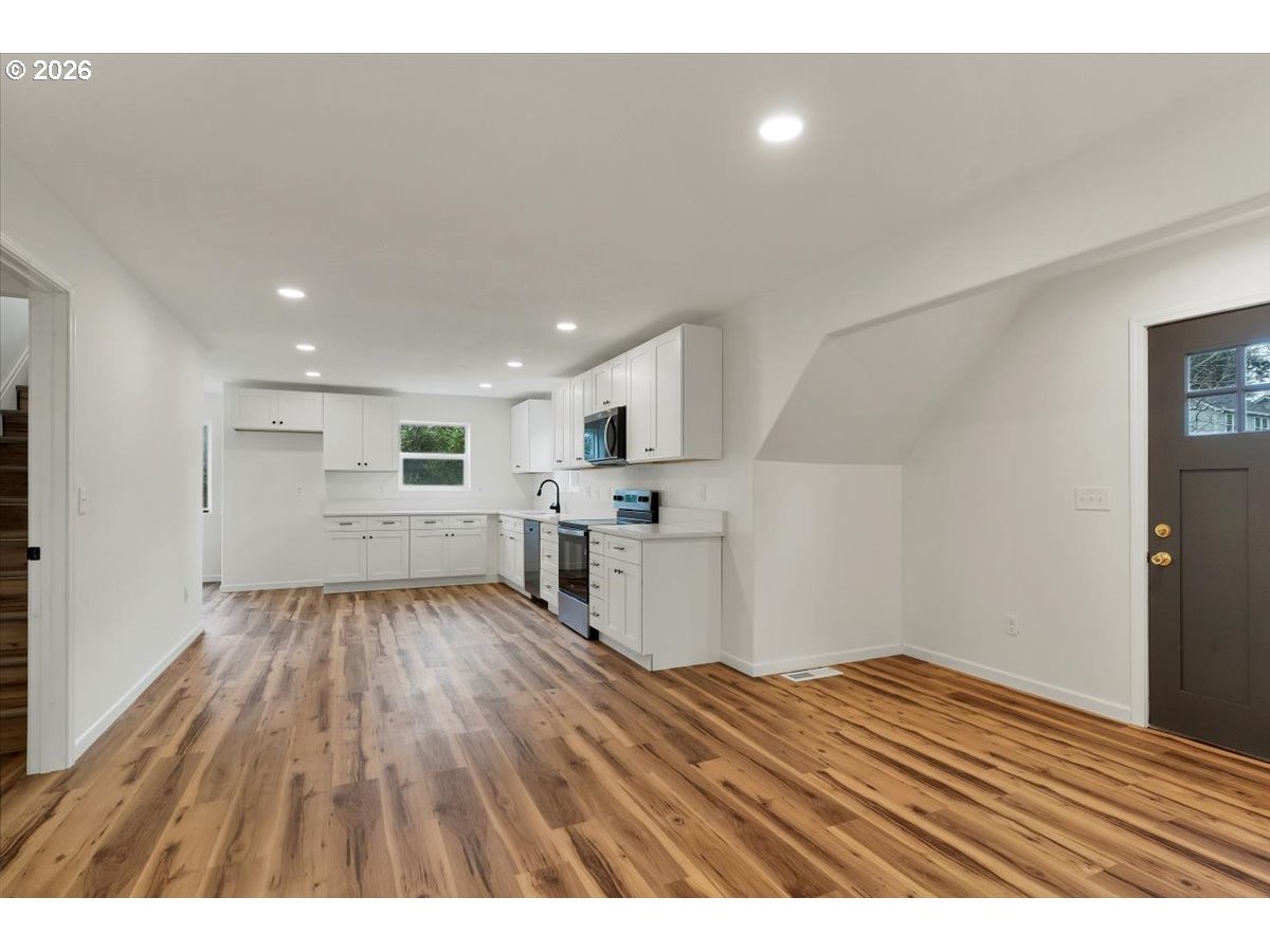 4623 Northeast Sumner Street Portland, OR 97218 - Photo 11 of 44