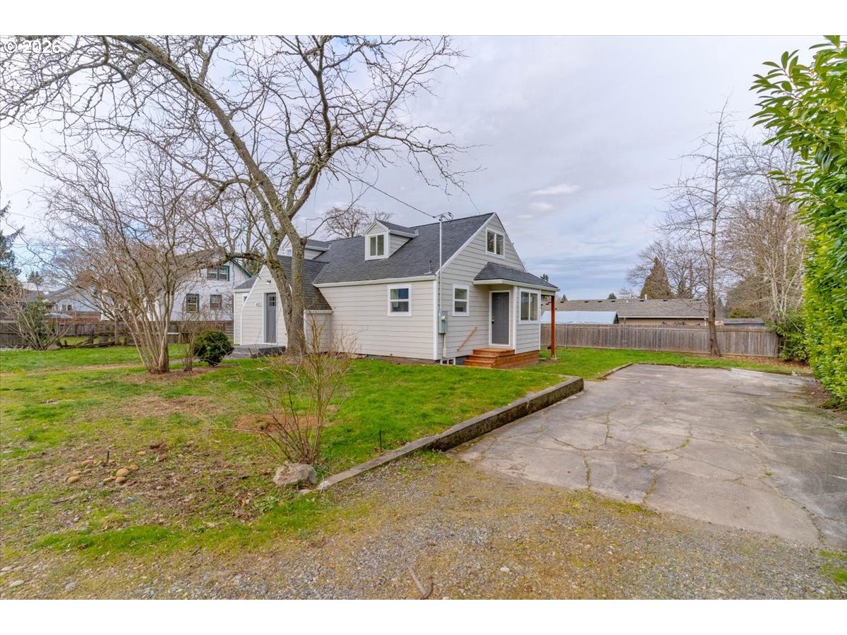 4623 Northeast Sumner Street Portland, OR 97218 - Photo 4 of 44